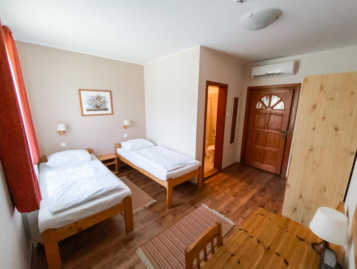 Anna Panzio Hotel Dunavarsany Exterior photo