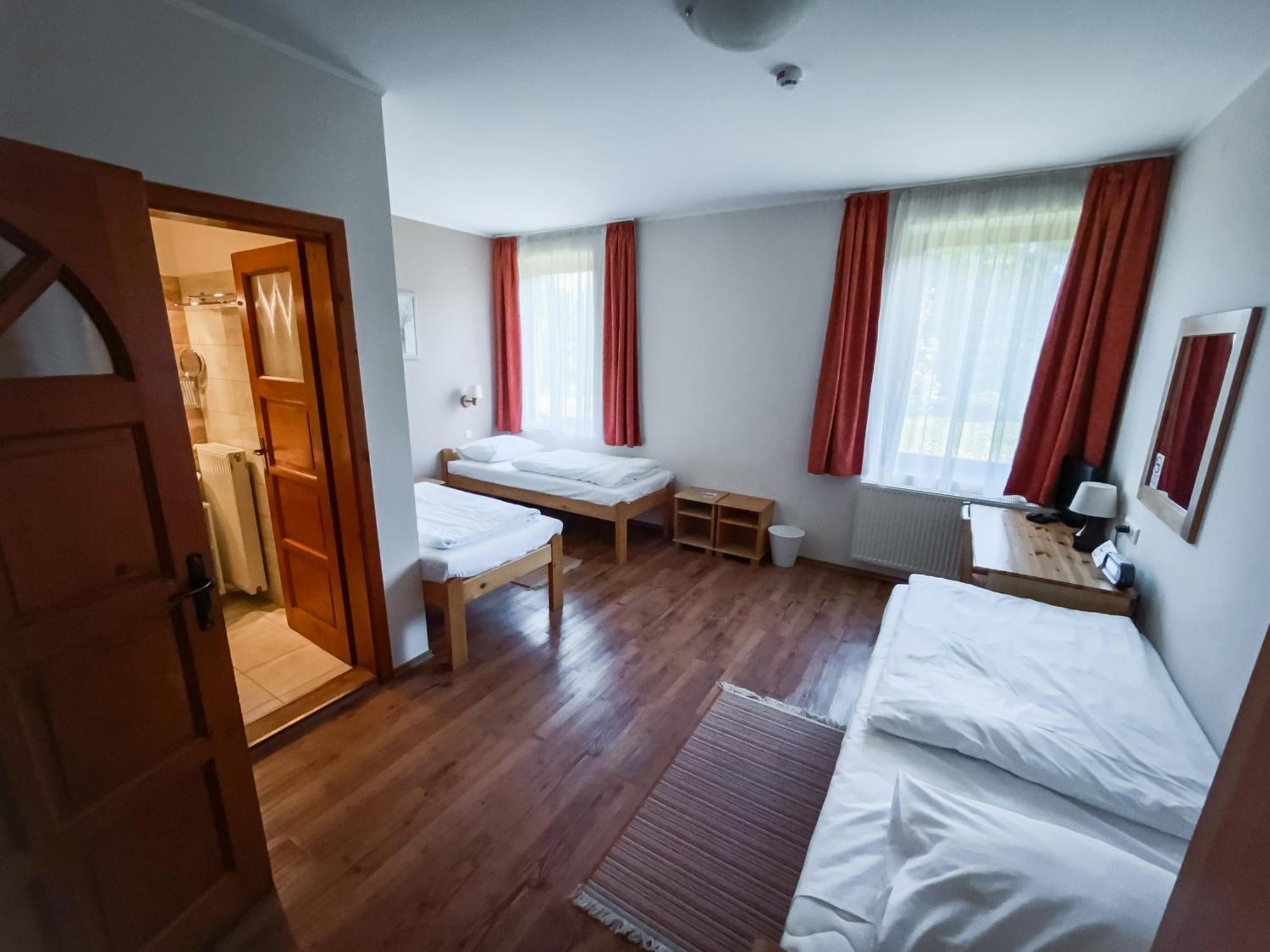 Anna Panzio Hotel Dunavarsany Exterior photo