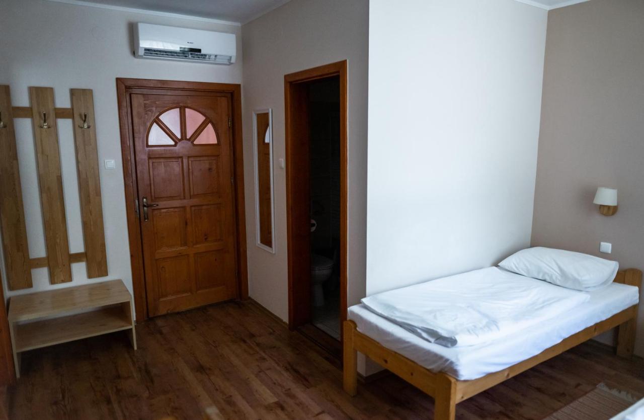 Anna Panzio Hotel Dunavarsany Exterior photo